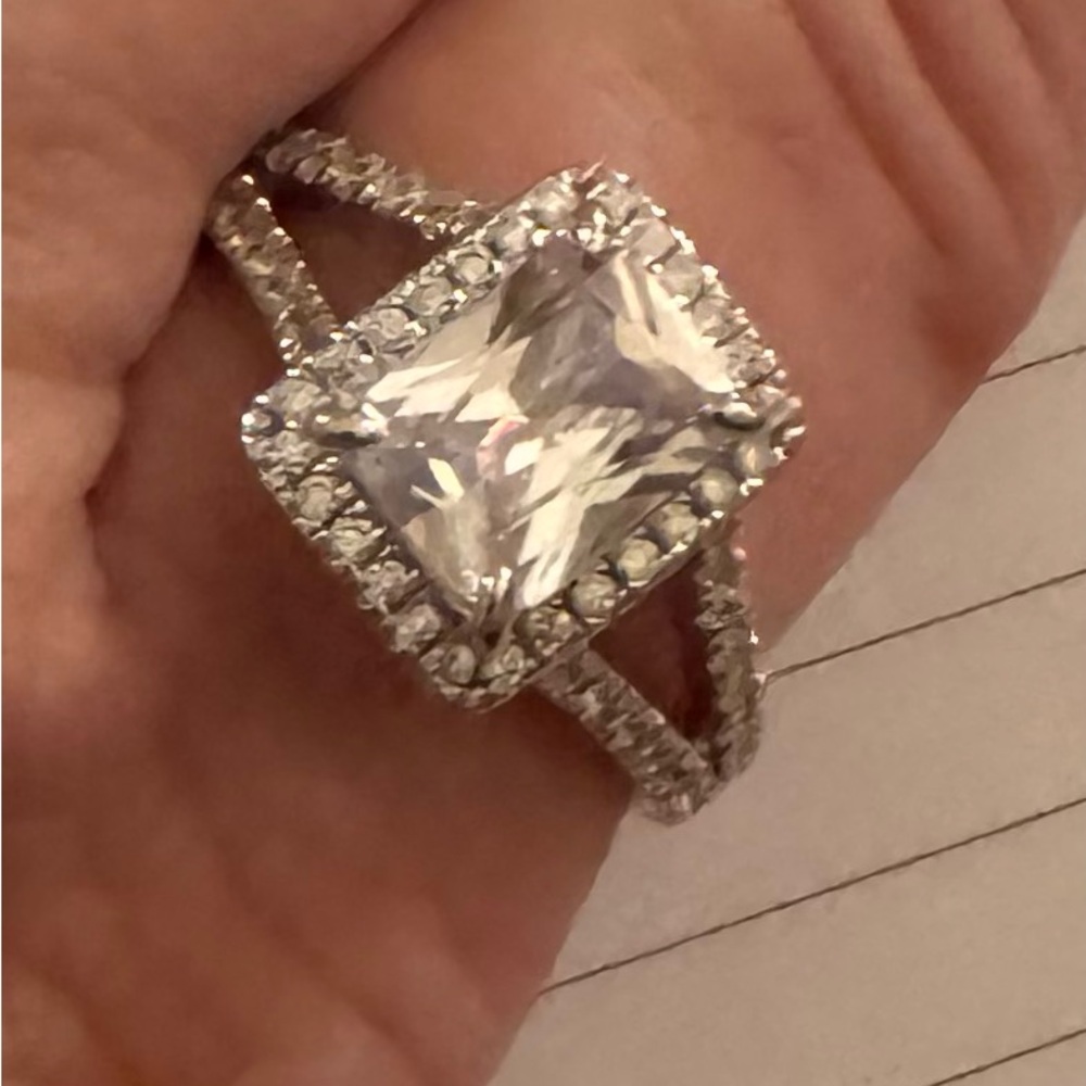 Elegant Silver Crystal Ring